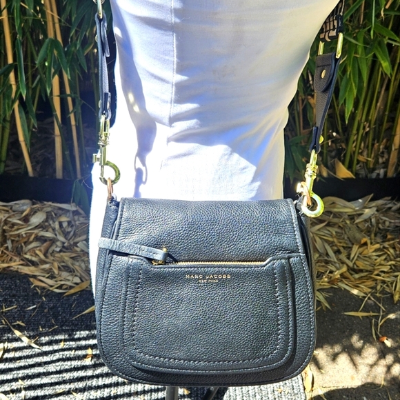 MARC JACOBS Empire City Messenger Pebbled Leather Crossbody Bag Guitar Strap - Picture 2 of 13